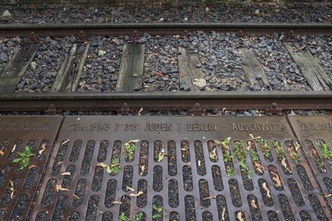 Commemoration of the deportation of Jews to Auschwitz and other camps during the Nazi regime, Gleis