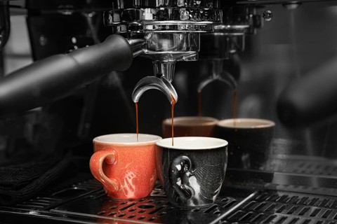 Coffee making with machine cups