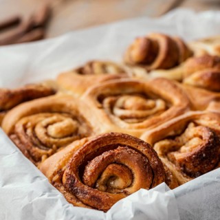 Delicious cinnamon rolls tray