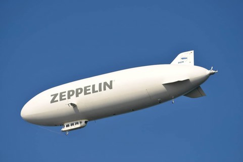 On Lake Constance, Zeppelin in flight