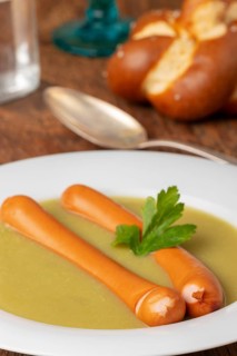 Pea soup with wieners
