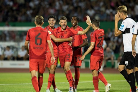 Football match, Thomas MÜLLER FC Bayern Munich centre celebrates his 0:1 Tor tor with from left to