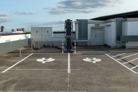 Mobility, e-charging Hamburg, charging station, charging station for electric vehicles on the car