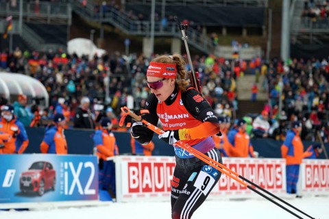 Janina Hettich-Walz (SC Schönwald/GER) at the shooting range at the IBU Biathlon World Cup Sprint