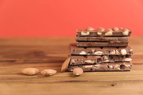 Chocolate tower with nuts