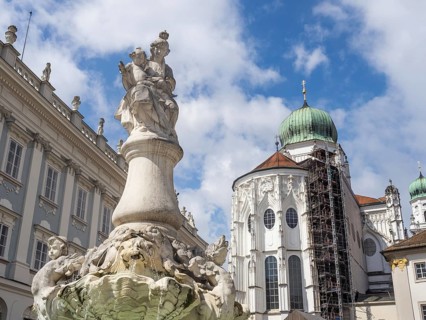 Wittelsbach Fountain, Patrona Bavariae, behind St. Stephen's Cathedral, detail, Passau, Bavaria,