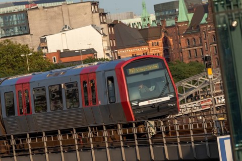 Underground, Hamburger Verkehrsverbund HVV, local transport, railway line in the evening light with