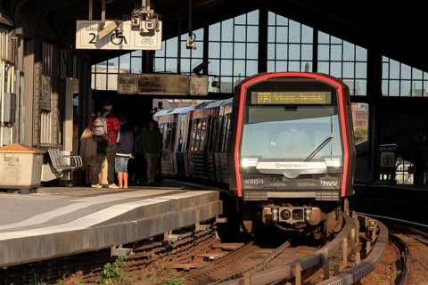 Underground, Hamburger Verkehrsverbund HVV, local transport, train of the underground line U3 At