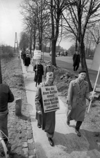 The 1st Easter March against nuclear weapons on German soil was held on 17. 4. 1960, here in