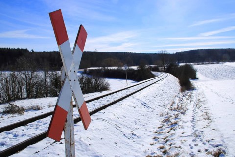 Ungated level crossing near Weißach in winter