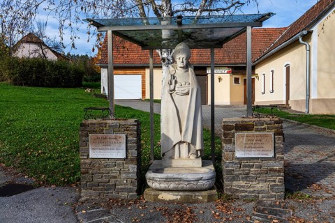 Stone sculpture, St Nicholas of Myra, St. Nikolai im Sausal, Styria, Austria, Europe