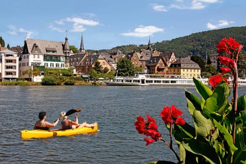 Canoe on Moselle, excursion boats, Traben-Trarbach, Rhineland-Palatinate, Germany, Europe