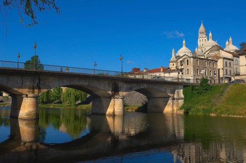 Perigueux Cathedral, River Isle, Perigueux, Aquitaine, Dordogne, France, Perigord Blanc, Pilgrim's