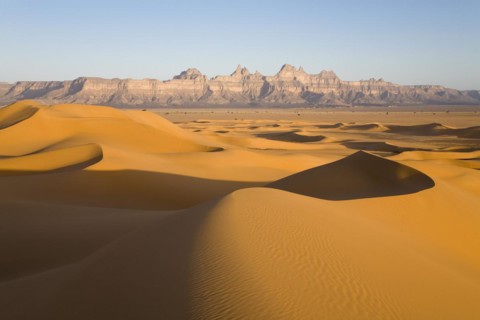 Sand dunes, in front of Idinen Mountains, Libyan Desert, Sahara, Libya, Africa