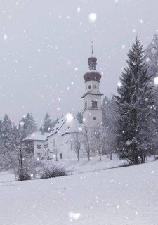 Church of St. Martin during snowfall, Gnadenwald, Tyrol, Austria, Europe