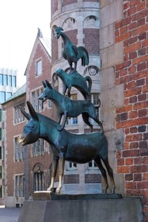 Statue of the Bremen Town Musicians in the Old Town, Hanseatic City, Bremen, Germany, Europe