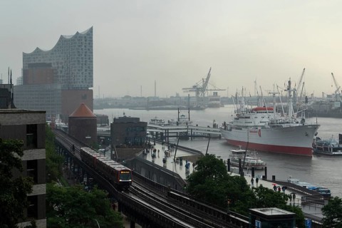 Symbolic picture weather, heavy rain in summer, thunderstorm, storm, Elbe Philharmonic Hall, museum