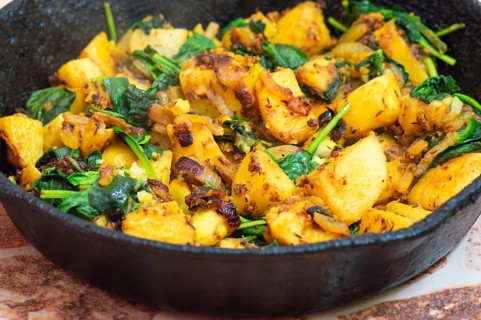 Saag Aloo, Indian style spinach and potato dish in cast iron pan