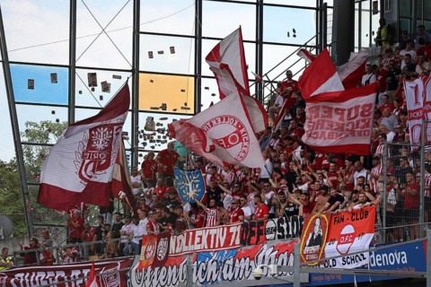 A vociferous group of fans supported the Kickers at the away match of the Football-RL SW 24-25: 1st