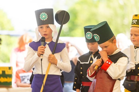 Minister President Michael Kretschmer visits Schneeberg on the occasion of the Mountain Dispute Day