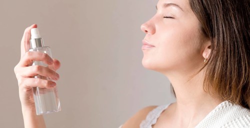 Side view make up fixing spray