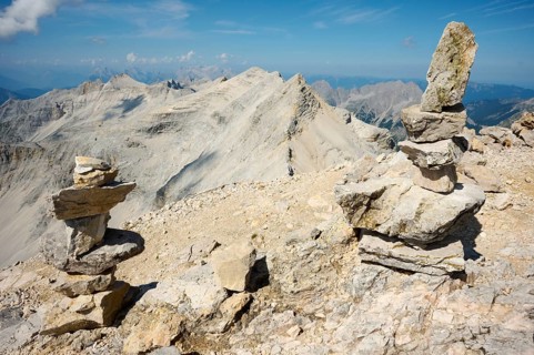 Stone men, Steinmandl at the summit of the Birkkarspitze, behind Ödkarspitzen, Alpenpark Karwendel,