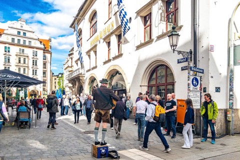 Bavarian street musician in front of Hofbräuhaus, Munich
