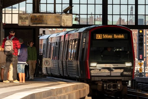 Underground, Hamburger Verkehrsverbund HVV, local transport, train of the underground line U3 At