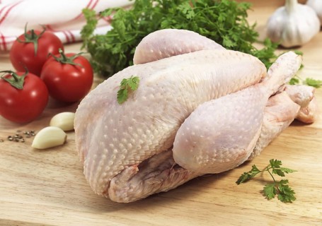 Chicken ready cooked with parsley, tomatoes and garlic