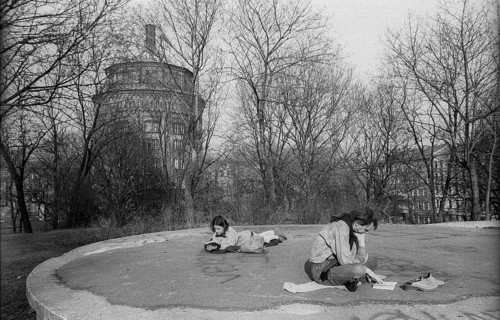 Germany, Berlin, 14. 03. 1991, spring at the water tower, readers, Europe