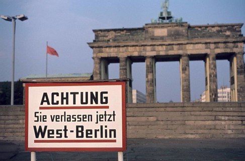 Historical image of Berlin Wall and Brandenburg Gate, 1960s, warning sign Achtung sie verlassen
