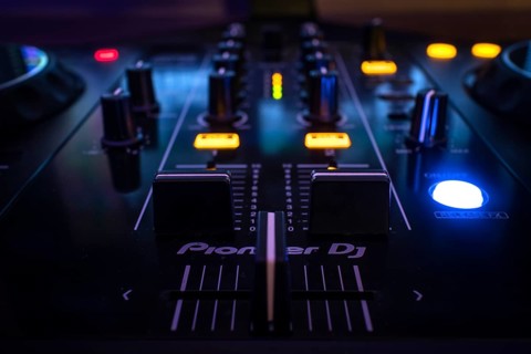 Dj console, bokeh, Pioneer DJ