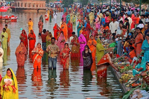 Hindus during the Hindu Chhath festival, New Delhi, New Dehli, New Delhi, Chhath festival, Hindu