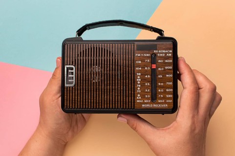 Small retro broadcast radio receiver