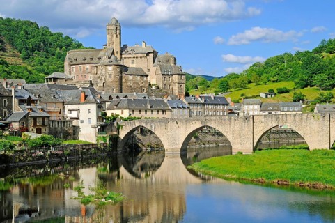 Pont sur le Lot, River Lot, View of Chateau d'Estaing, 15th century, Way of St. James, Department