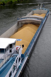 Cochem, Moselle, Rhineland-Palatinate, cargo ship on the Moselle