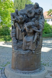 Sculpture around the Weibertreu legend, Weibertreu castle ruins, Weinsberg, Weinsberg valley,