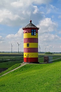 Pilsum lighthouse on the dyke, Pilsum, Krummhörn, East Frisia, Lower Saxony, Germany, Europe