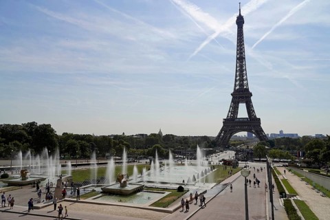 Jardin de la Tour Eiffel, Eiffel Tower, Paris, France, Europe