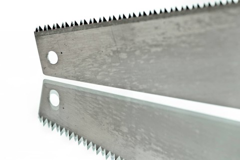 Reflecting saw blade of a fox tail