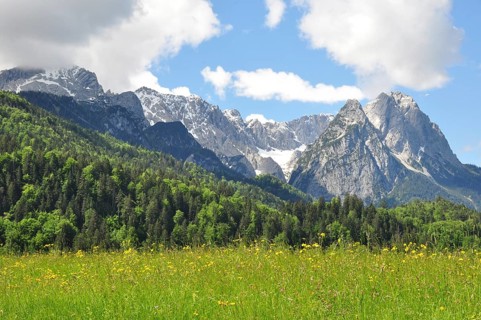 Bavaria, spring, meadow, Wetterstein range, Alpspitze, Zugspitze, Waxensteine