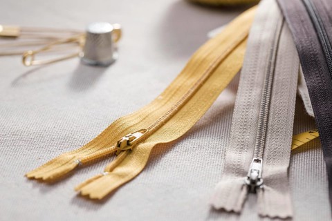 High angle zippers with thimble