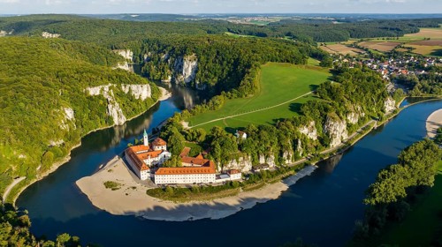 Luftaufnahme des Klosters Weltenburg, Benediktinerabtei, an der Donau, Kelheim, Bayern, Deutschland