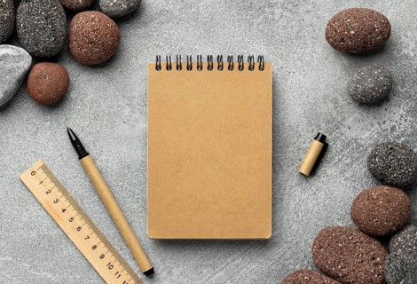 Arrangement with stationery elements notepad