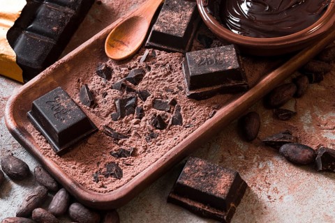 Crushed bar chocolate cocoa powder with chocolate sauce