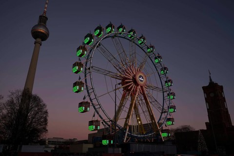 Germany, Berlin, 16. 12. 2021, Ferris wheel from the Christmas market at Alex Alexanderplatz, TV
