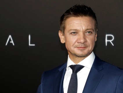 Jeremy Renner at the Los Angeles premiere of 'Arrival' held at the Regency Village Theater in