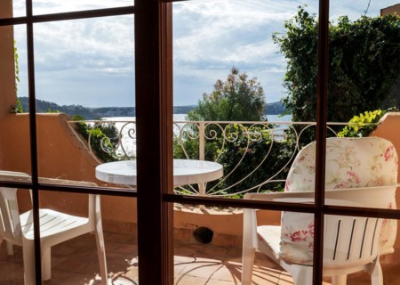 Iconic holiday flat with balcony and sea view in Paguera or Peguera, municipality of Calvià,
