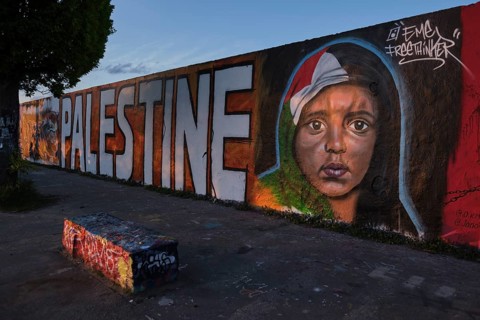 Germany, Berlin, 23. 05. 2021, Mauerpark, graffiti wall, head of a Palestinian child, flag as