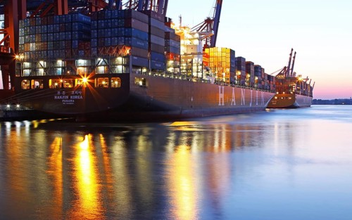 Hanjin Korea and CSCL Star at Eurokai Hamburg in the evening, Hanjin Korea and CSCL Star at Eurokai
